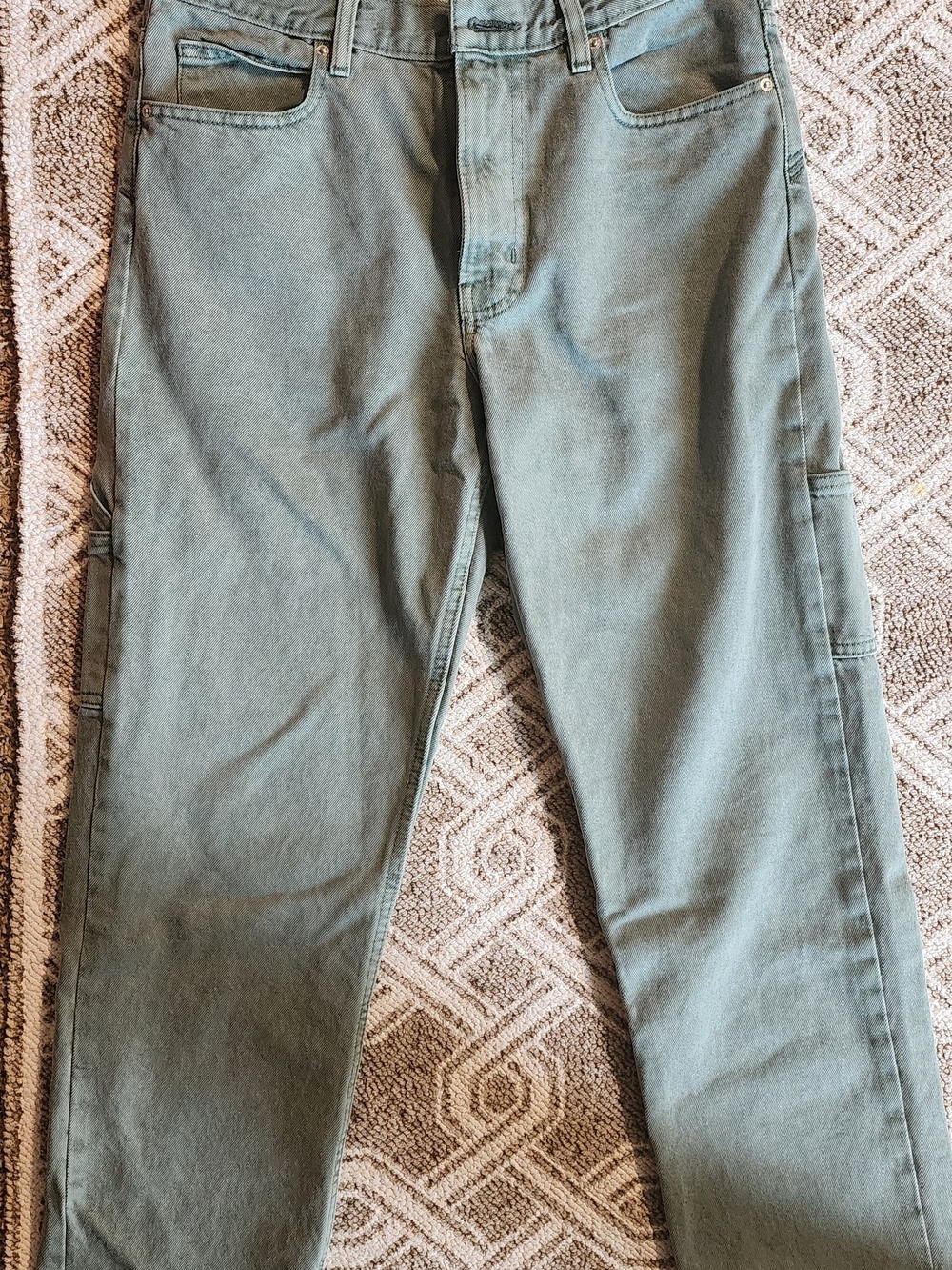 BDG Relaxed Straight-Leg Jeans in Olive